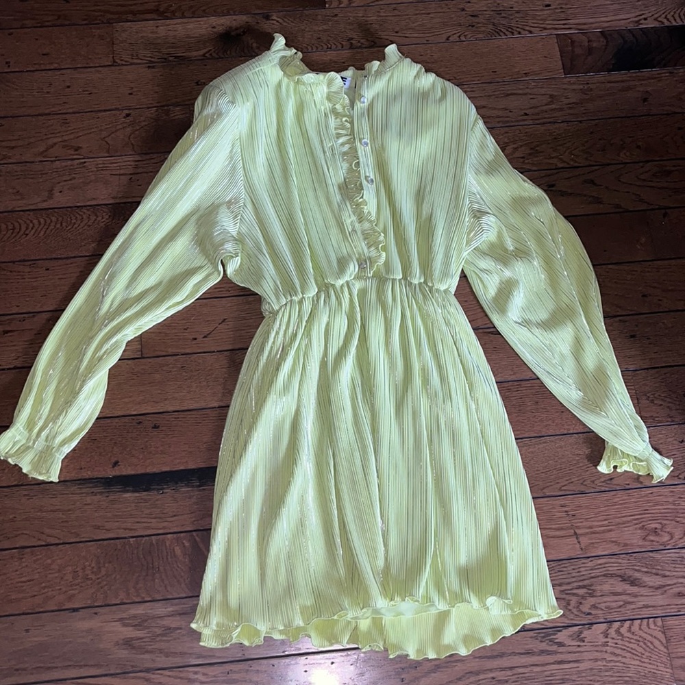 Rotate like green dress